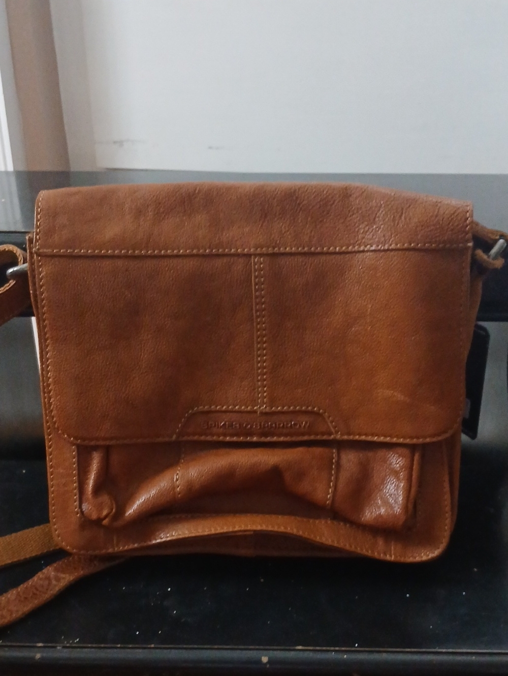Spikes And Sparrow Men's Brown Leather Messenger Bag - Classic Crossbody